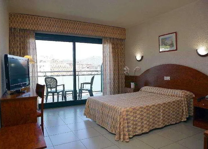 Fenals Garden 4*