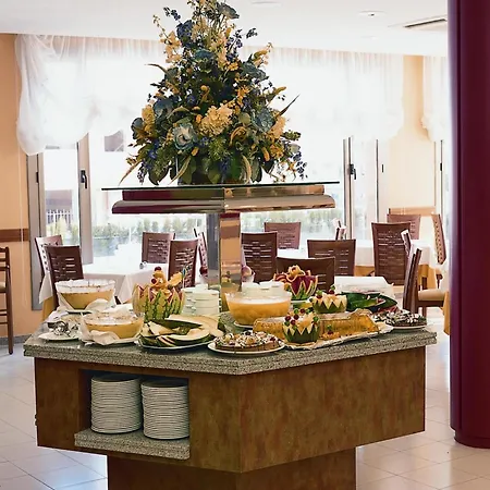 Отель Fenals Garden 4*